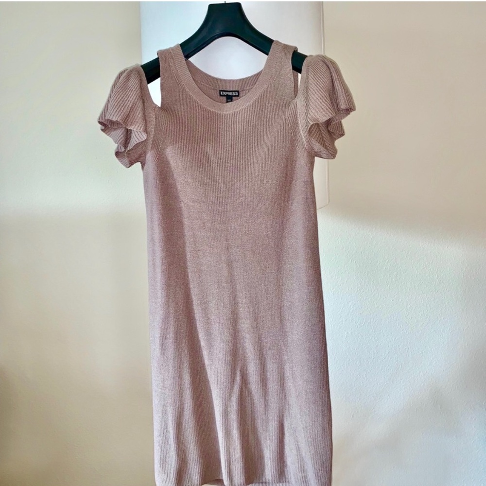Express dress with ruffles and cut-off shoulders